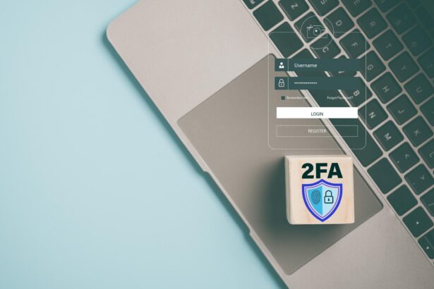 drewniane bloky umieszczone na laptopie